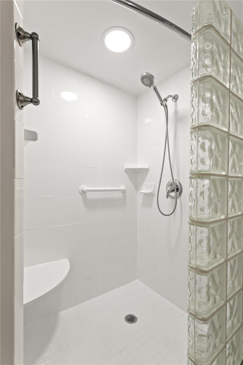 700 BEACH DR NE #603 — photo 28