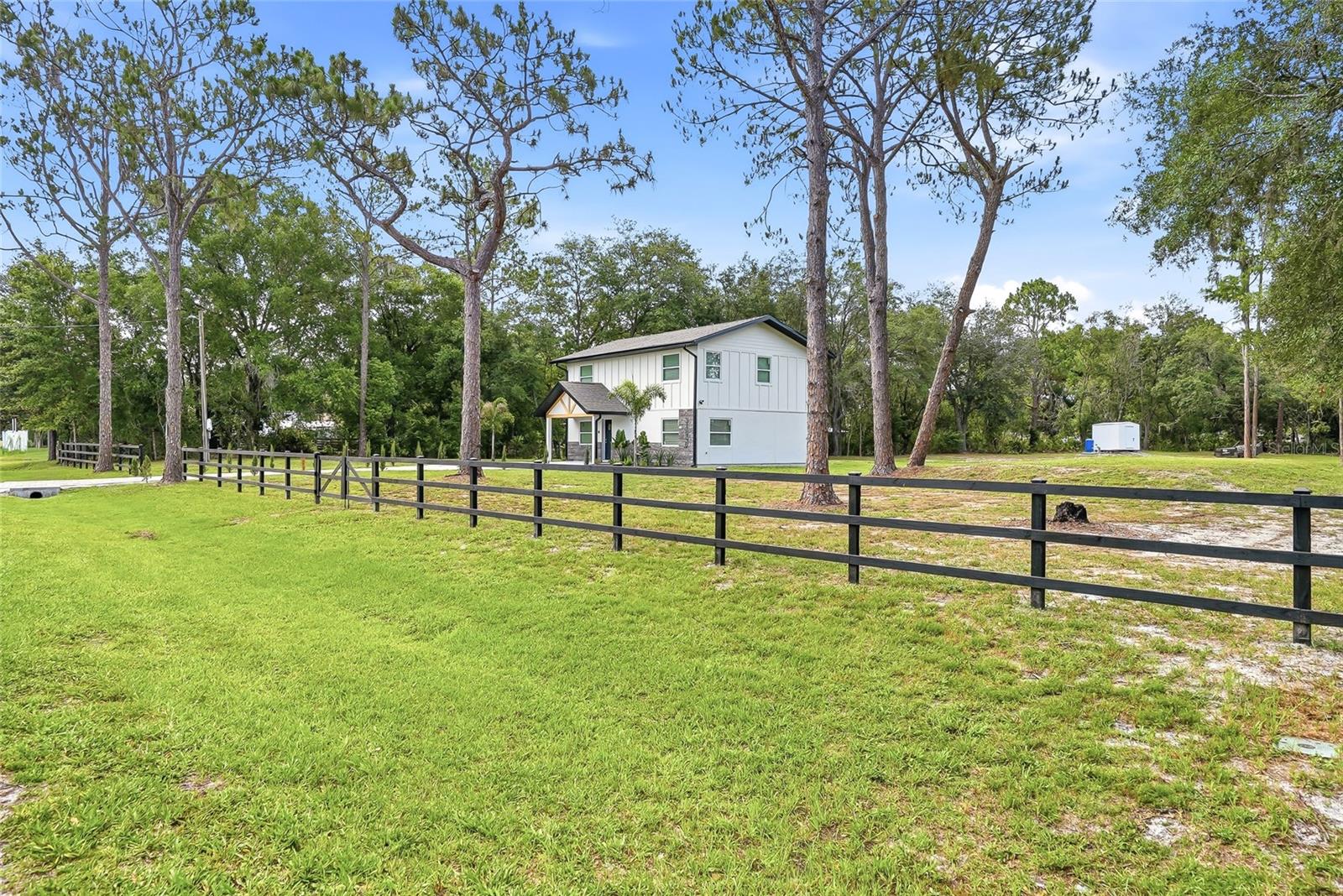 31848 HEDGEROW DR — photo 8