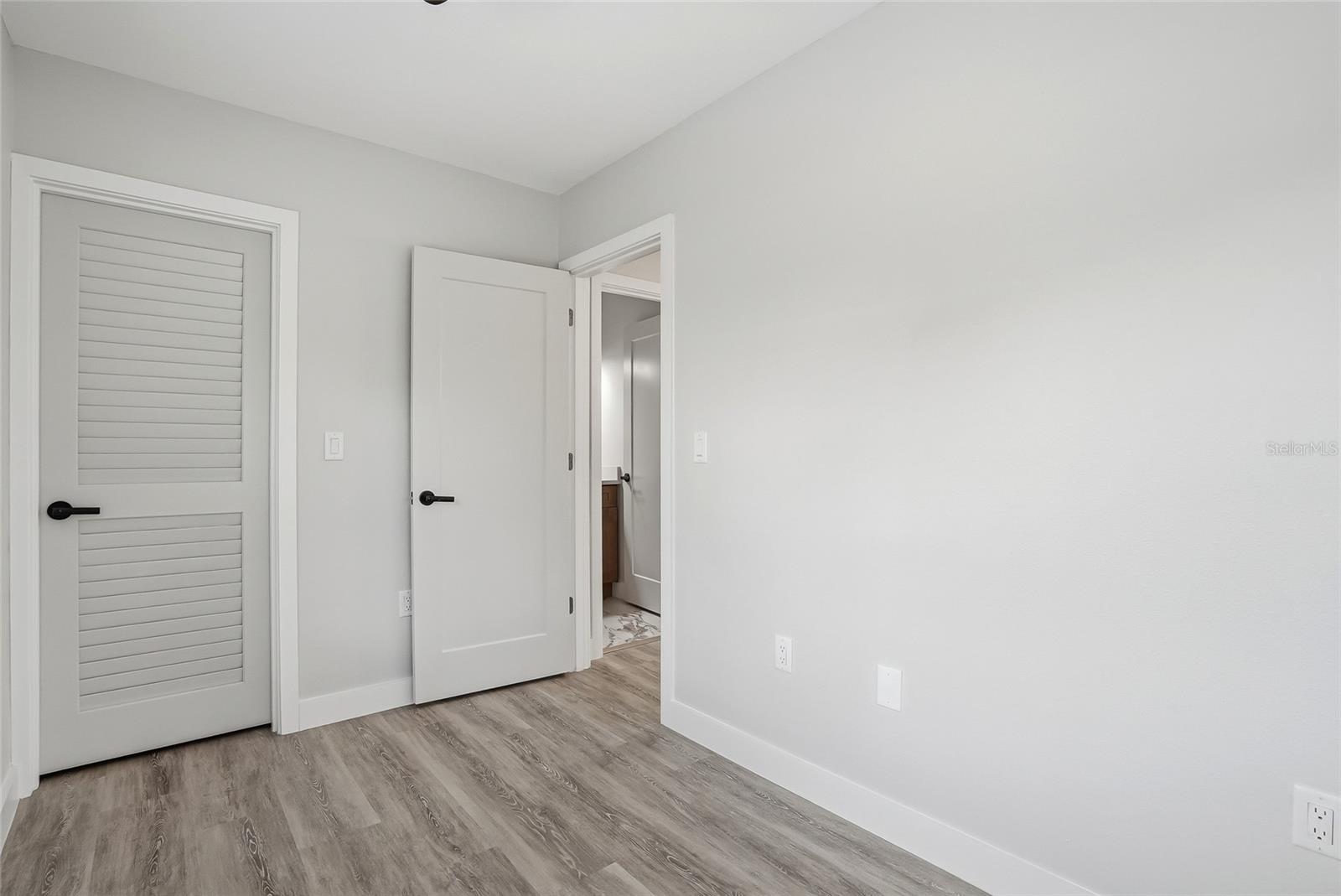 31848 HEDGEROW DR — photo 28