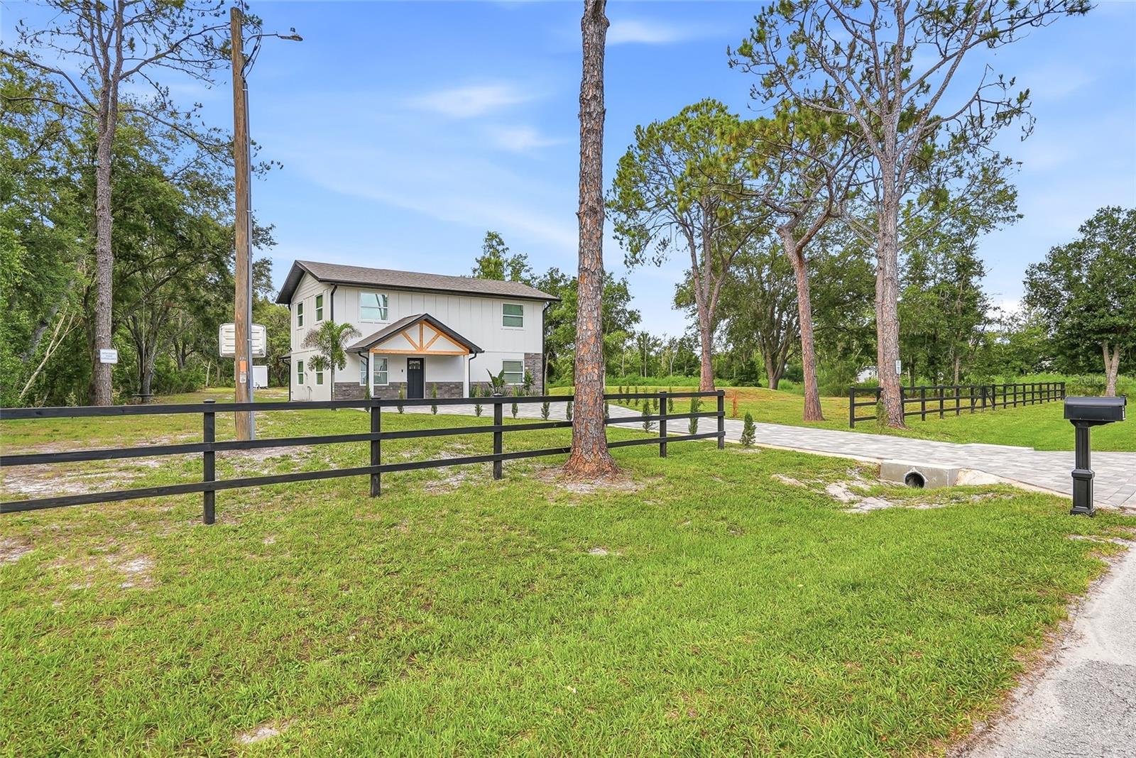 31848 HEDGEROW DR — photo 7