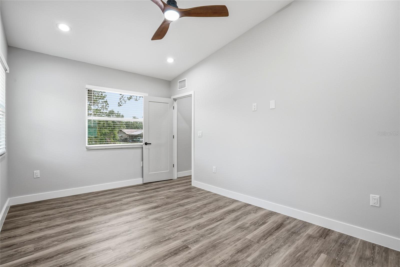 31848 HEDGEROW DR — photo 34