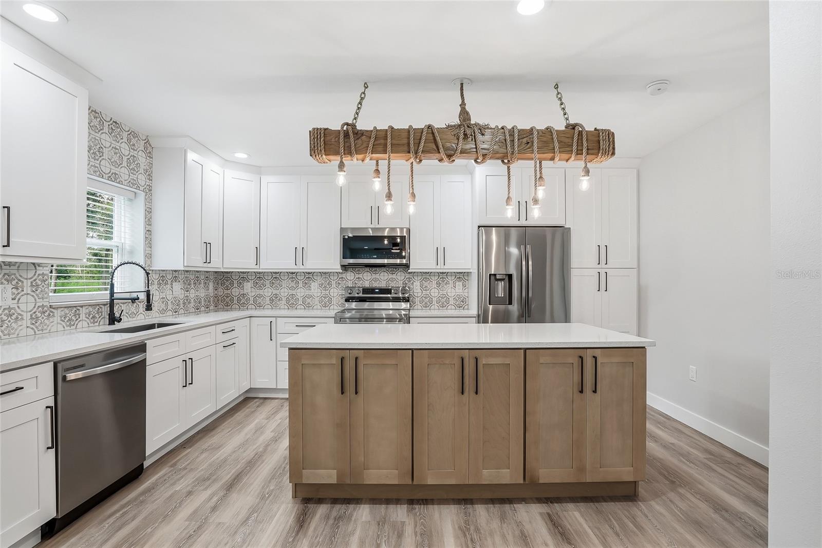 31848 HEDGEROW DR — photo 17