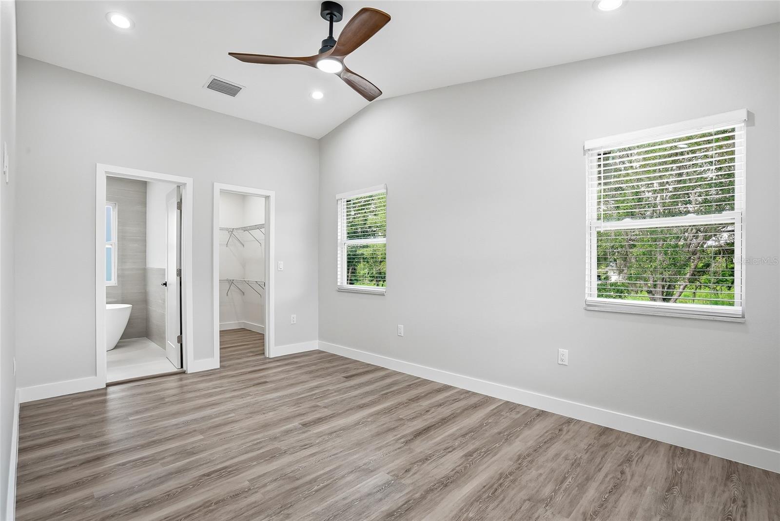 31848 HEDGEROW DR — photo 33