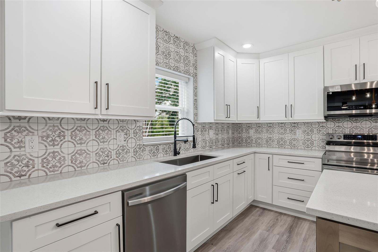 31848 HEDGEROW DR — photo 24