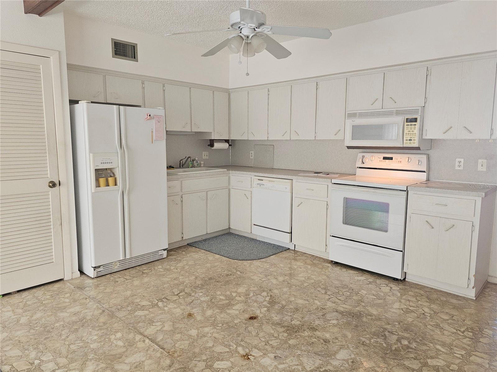 2284 PHILIPPINE DR #39 — photo 4
