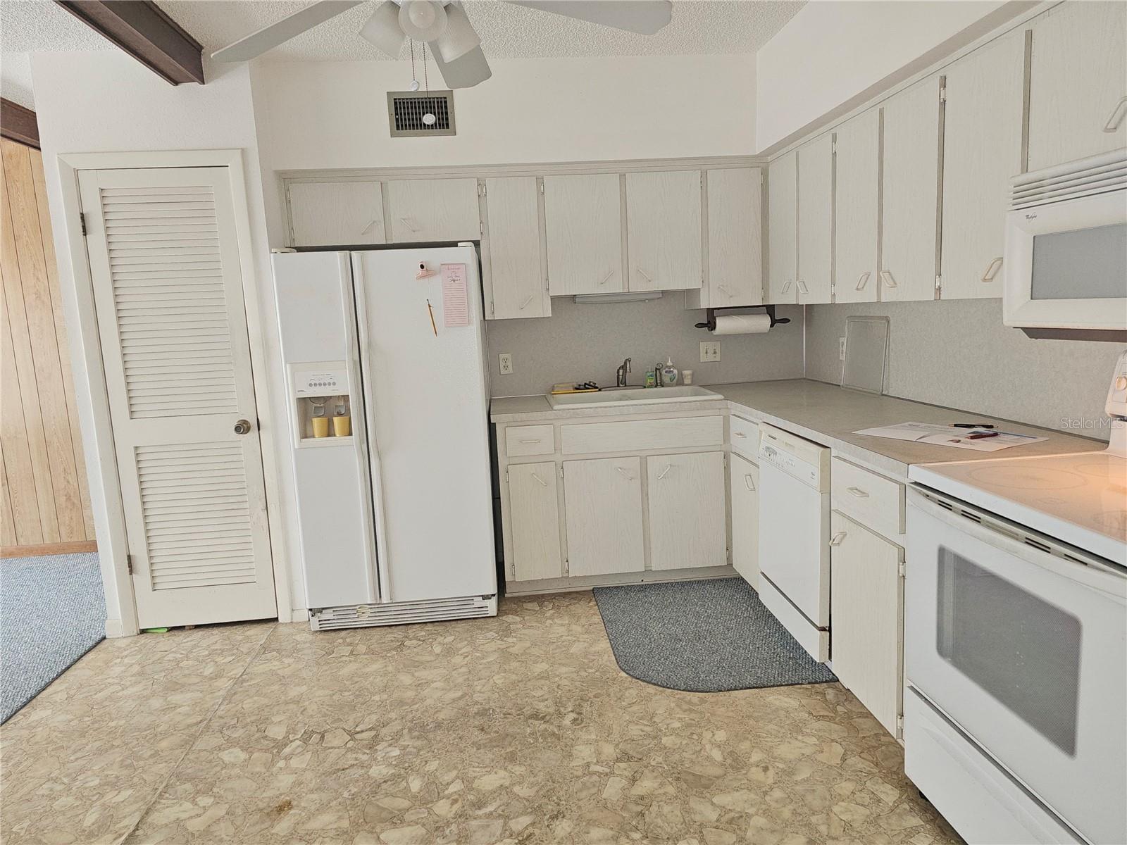 2284 PHILIPPINE DR #39 — photo 3