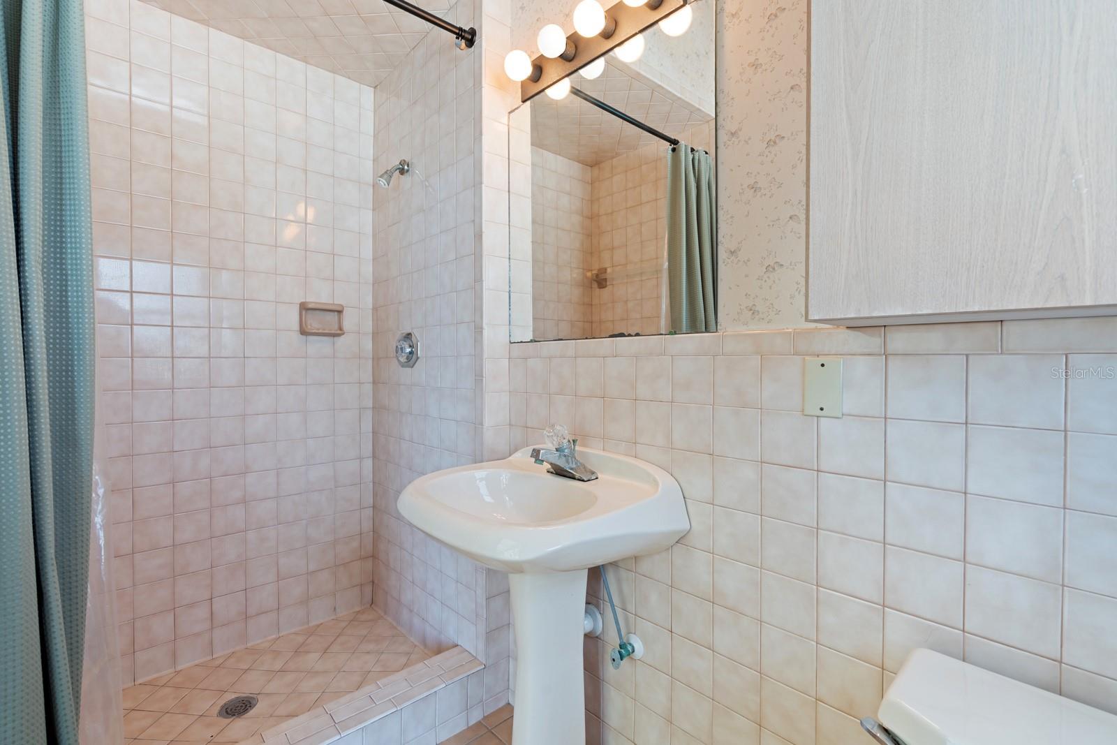 512 CAULDER PARK RD — photo 34