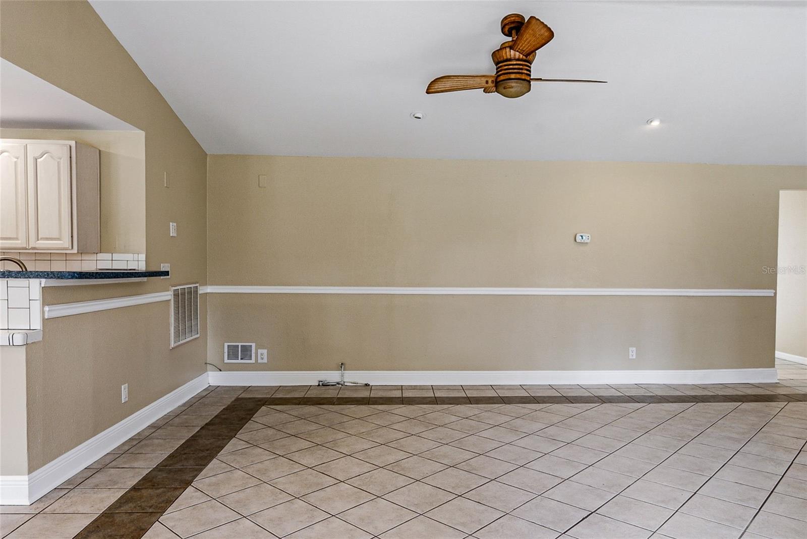8205 WESTRIDGE DR — photo 10