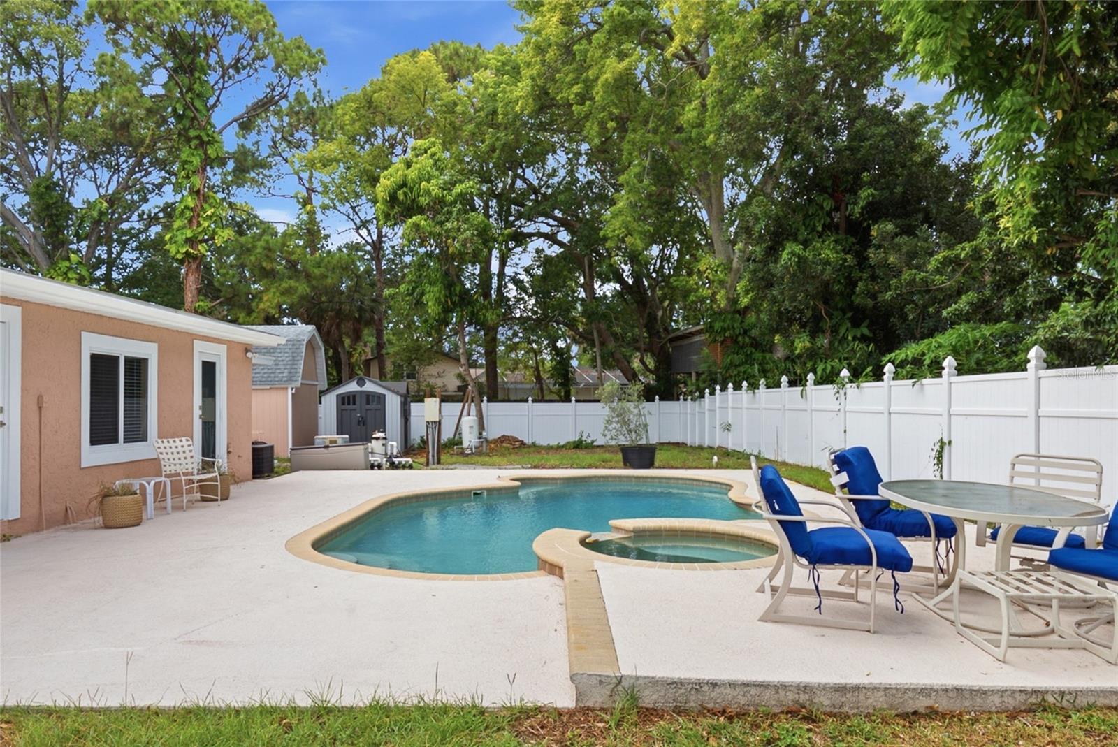 8205 WESTRIDGE DR — photo 41