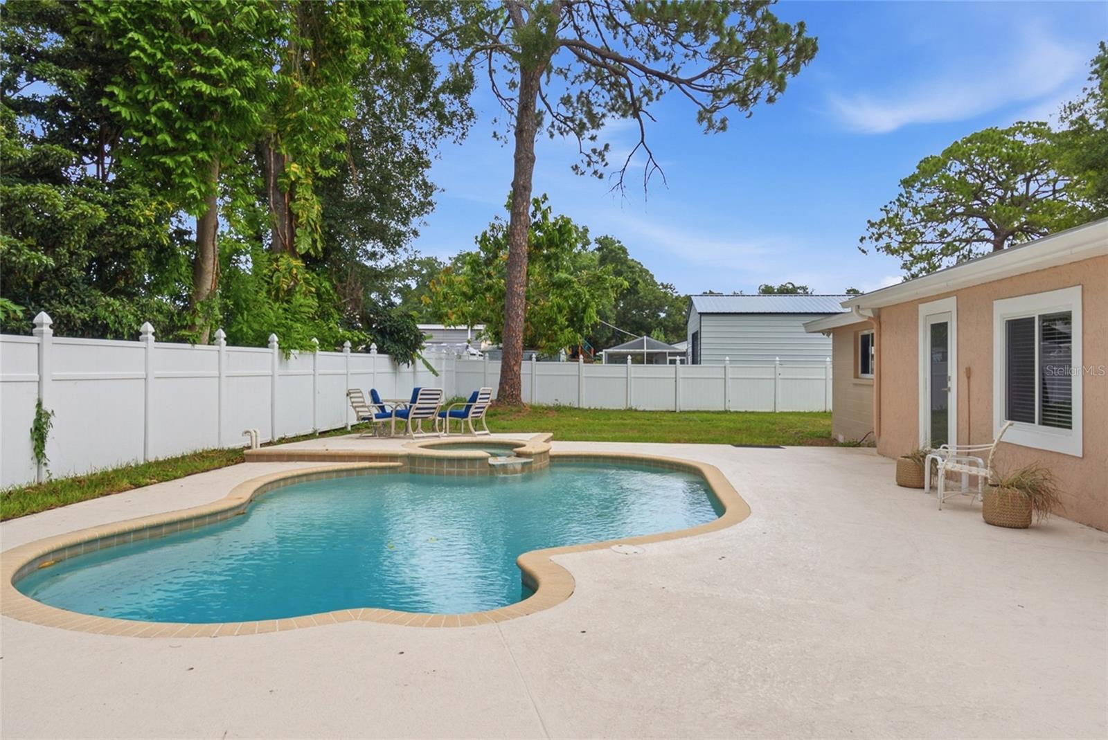 8205 WESTRIDGE DR — photo 43