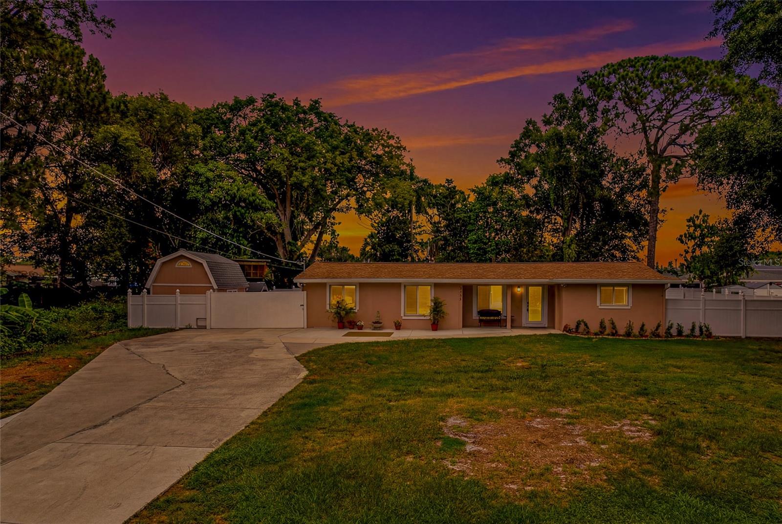 8205 WESTRIDGE DR — photo 4