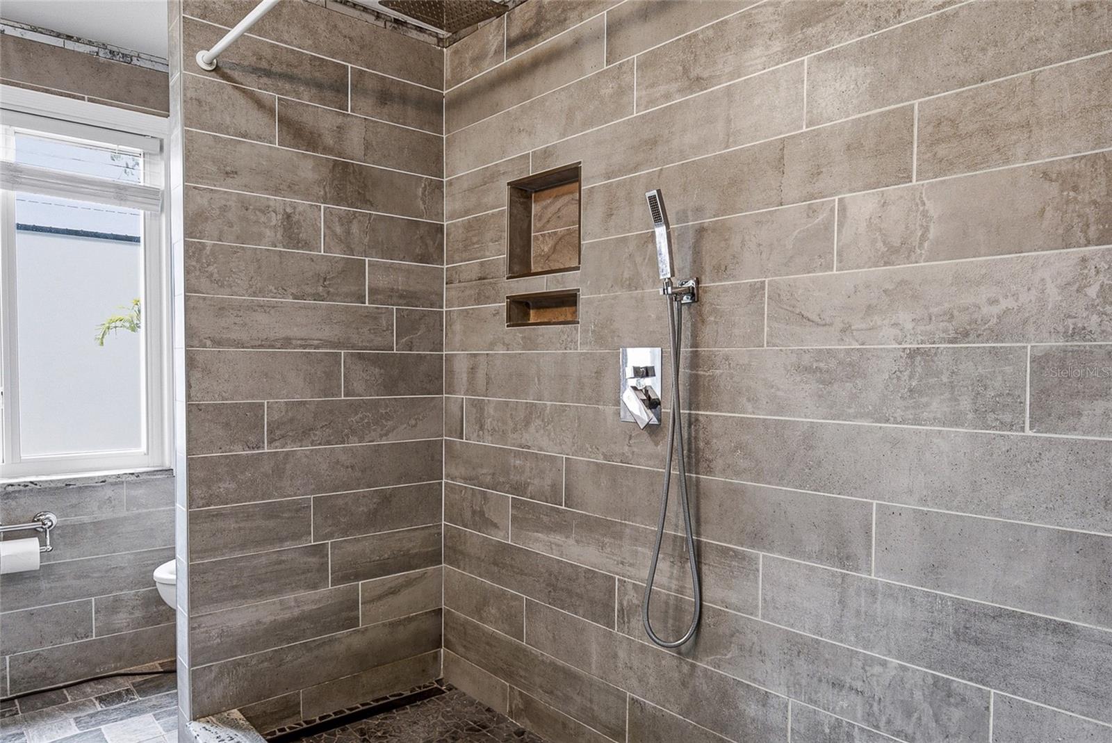 8205 WESTRIDGE DR — photo 21