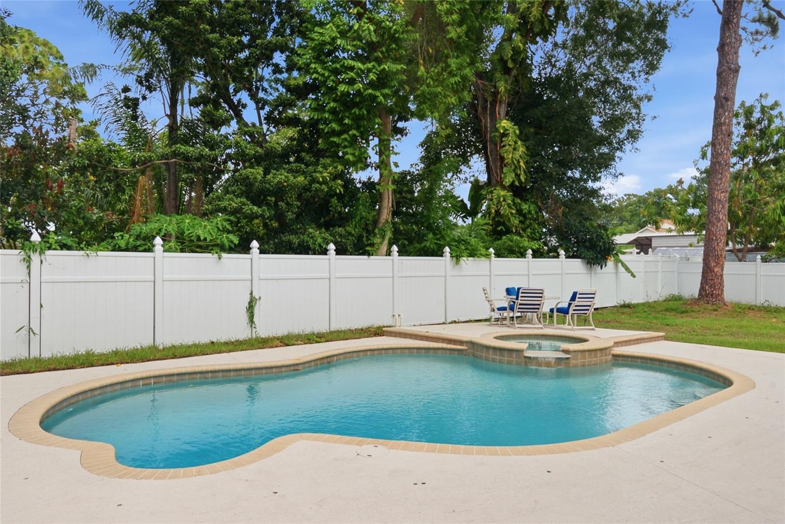 8205 WESTRIDGE DR — photo 40