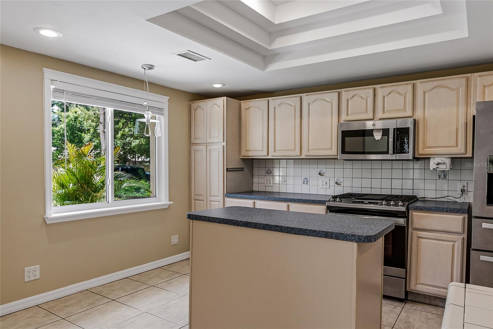 8205 WESTRIDGE DR — photo 15