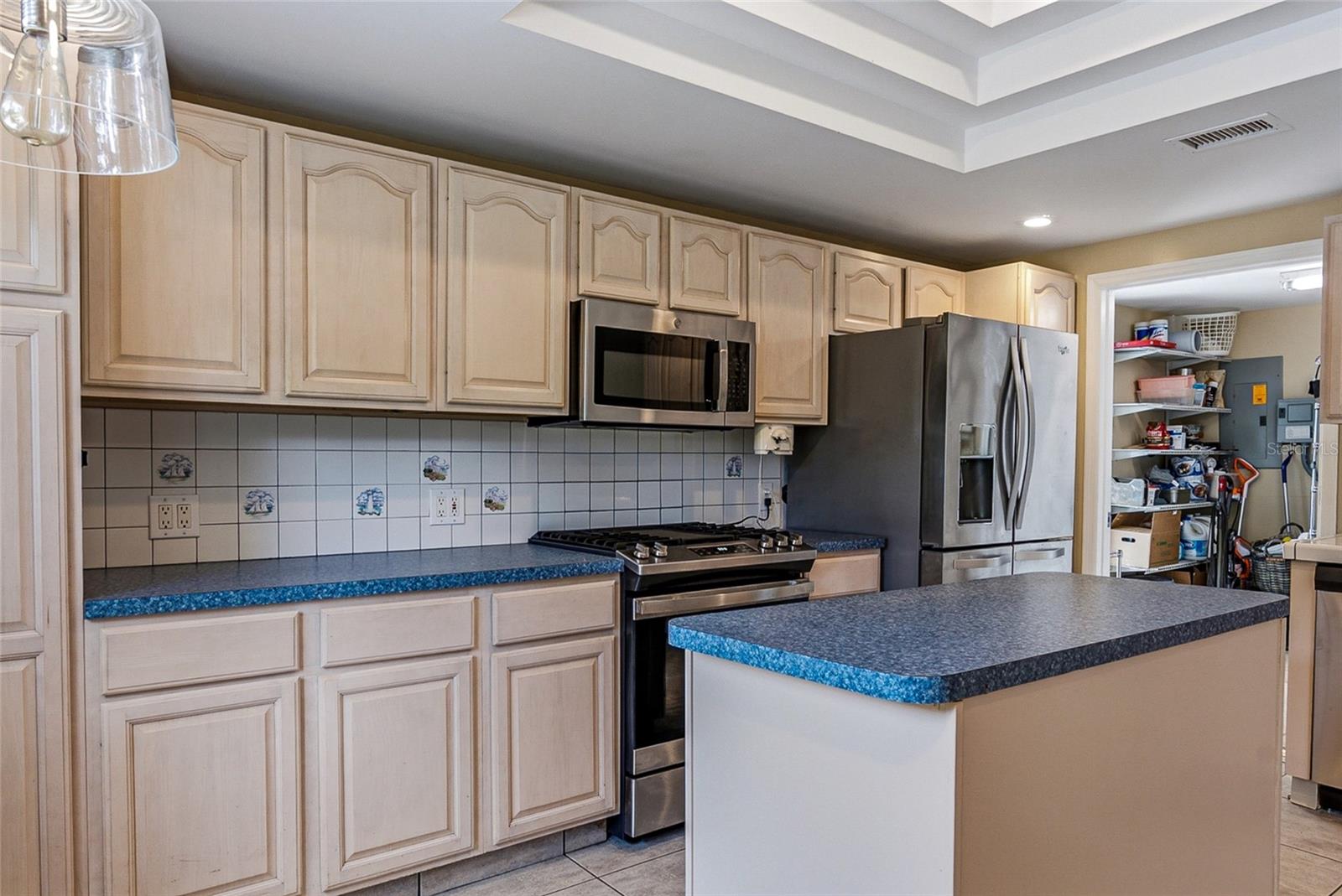 8205 WESTRIDGE DR — photo 14