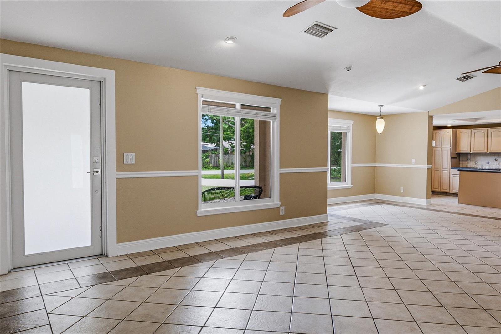 8205 WESTRIDGE DR — photo 8