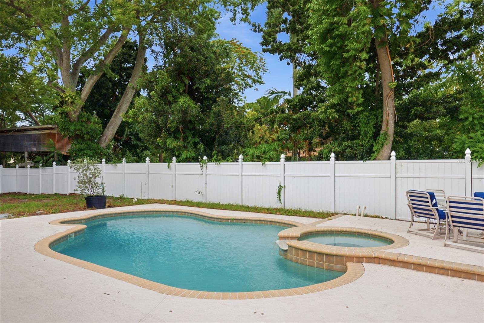 8205 WESTRIDGE DR — photo 38
