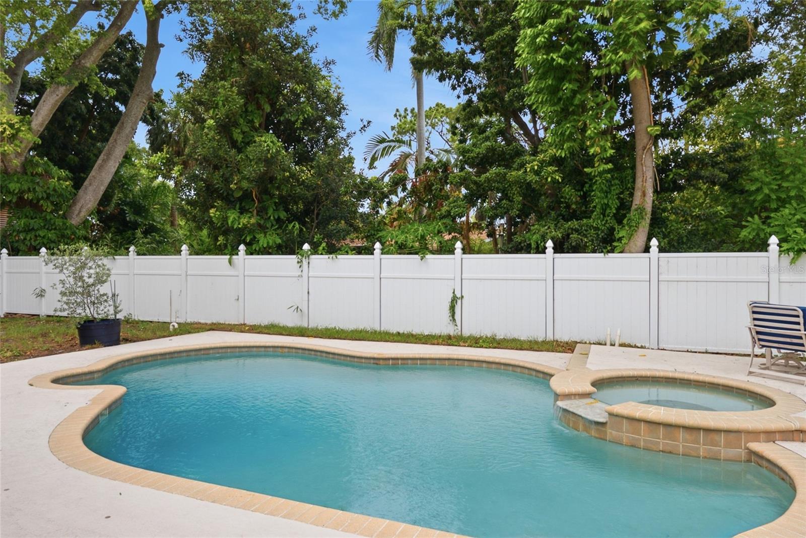 8205 WESTRIDGE DR — photo 39