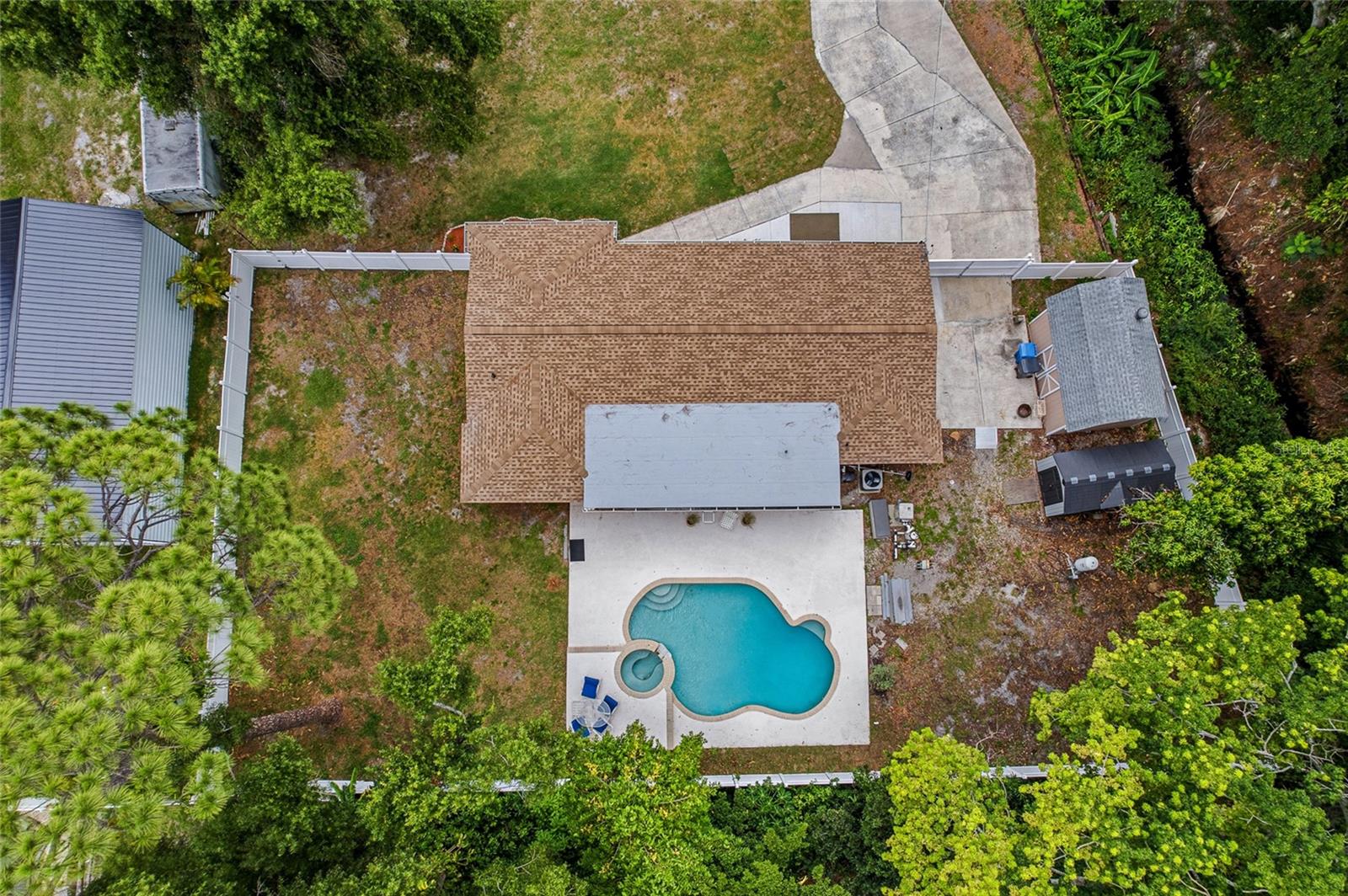 8205 WESTRIDGE DR — photo 47