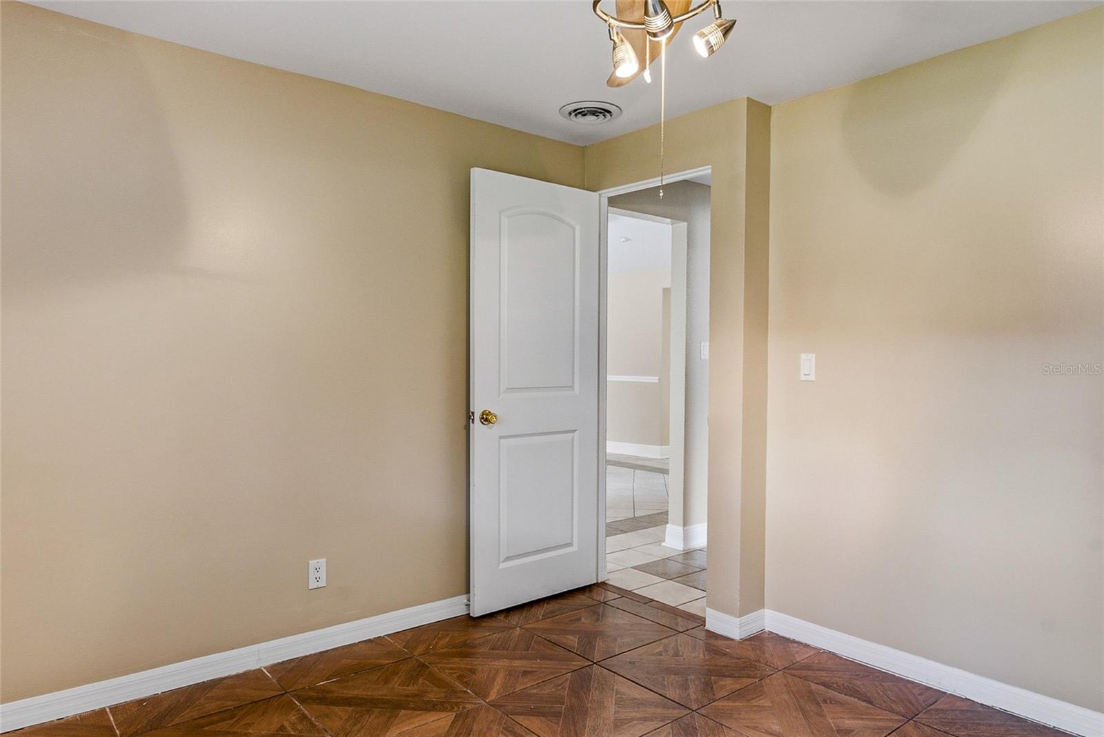 8205 WESTRIDGE DR — photo 17
