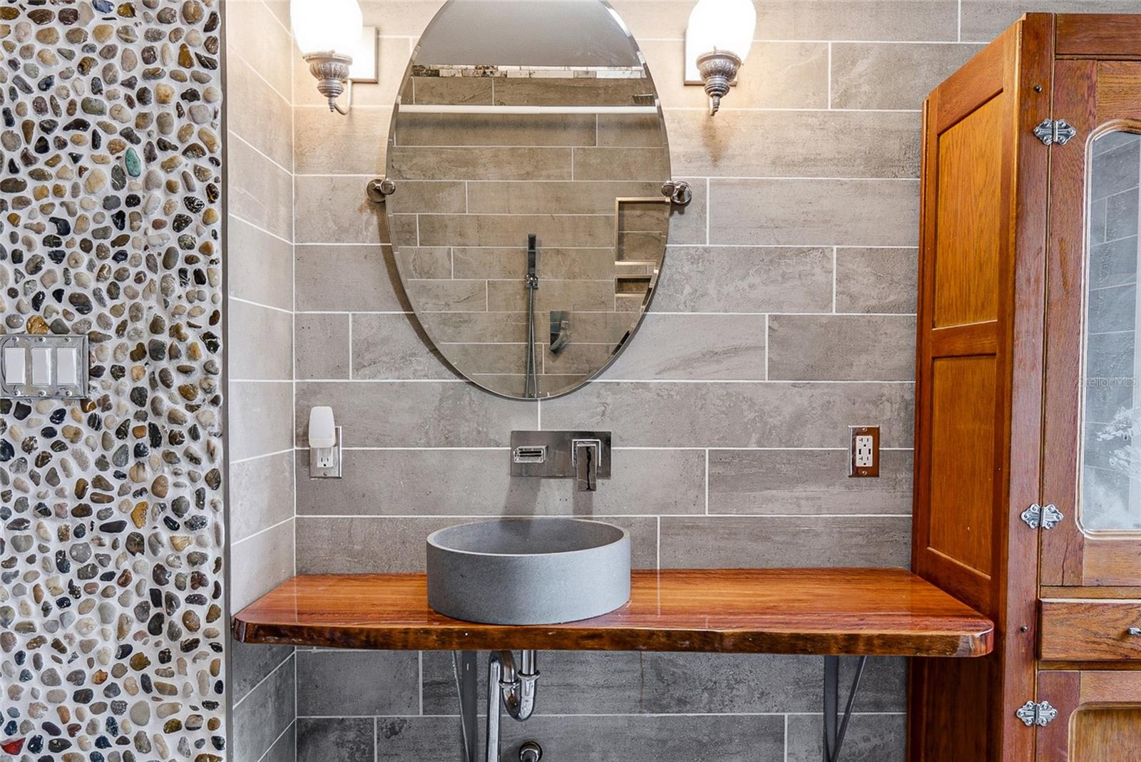 8205 WESTRIDGE DR — photo 20