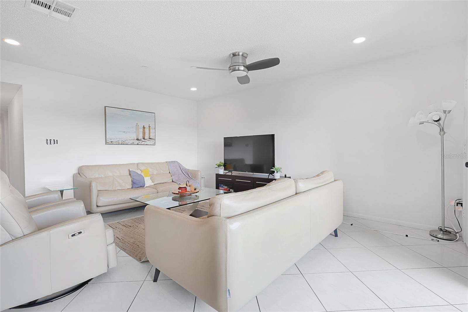 2780 N RIVERSIDE DR #502 — photo 36