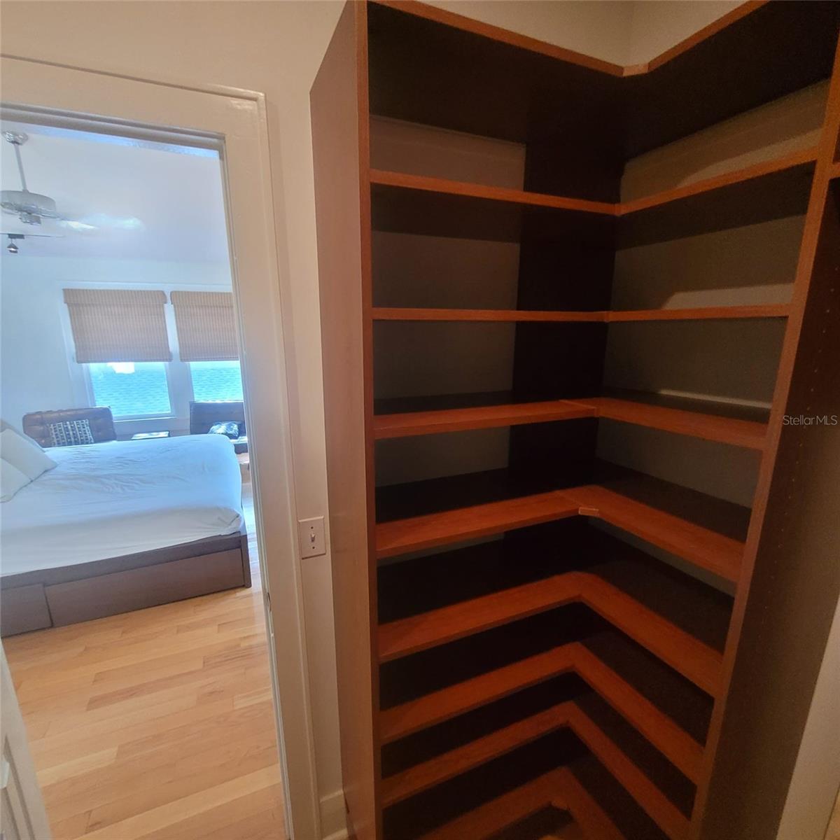 2916 W BAY COURT AVE — photo 30