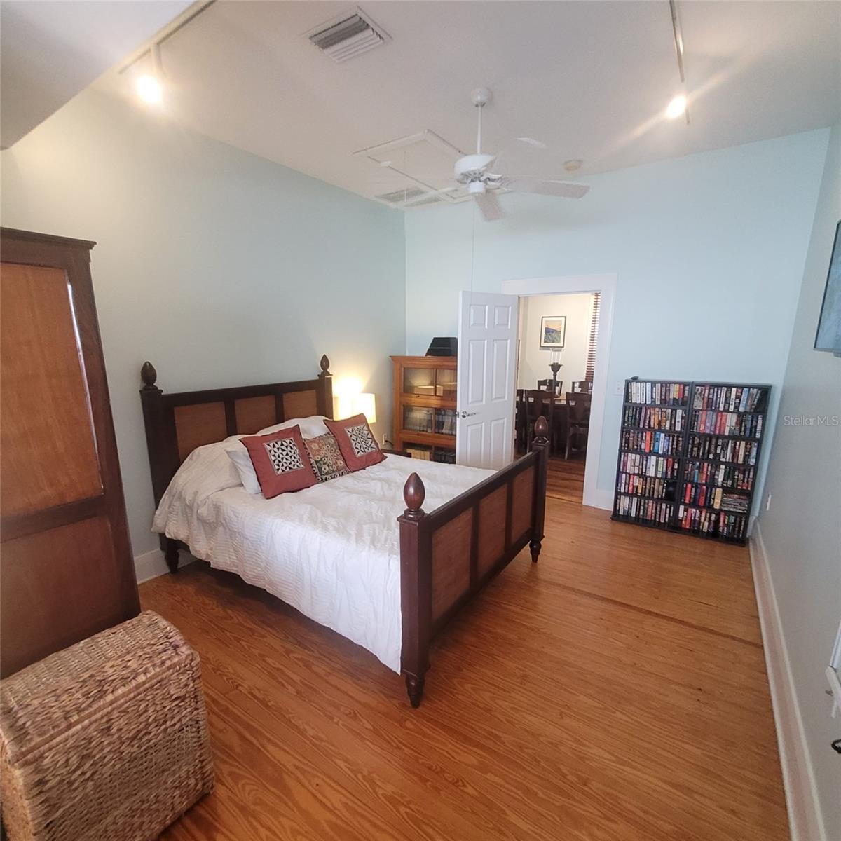 2916 W BAY COURT AVE — photo 38