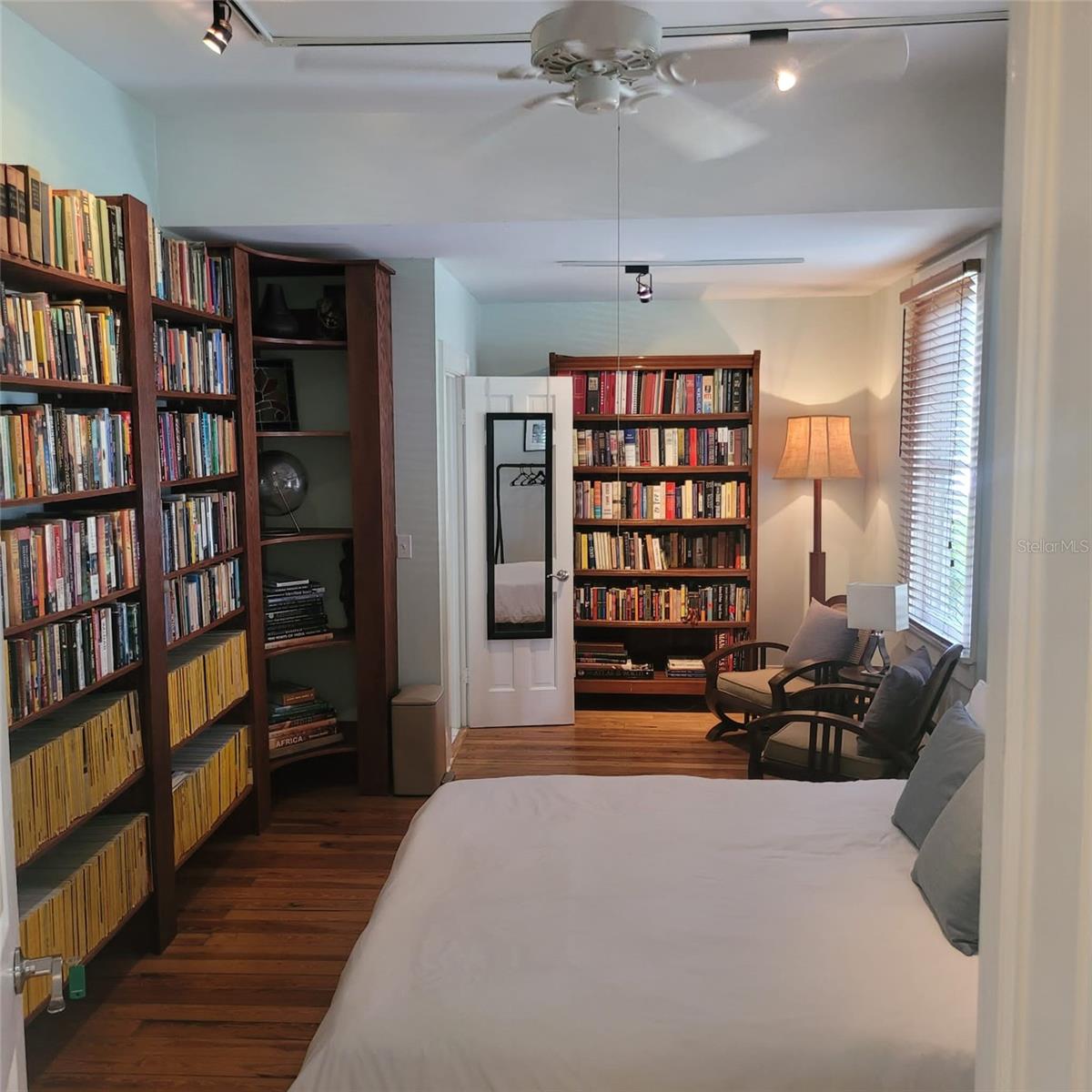 2916 W BAY COURT AVE — photo 36