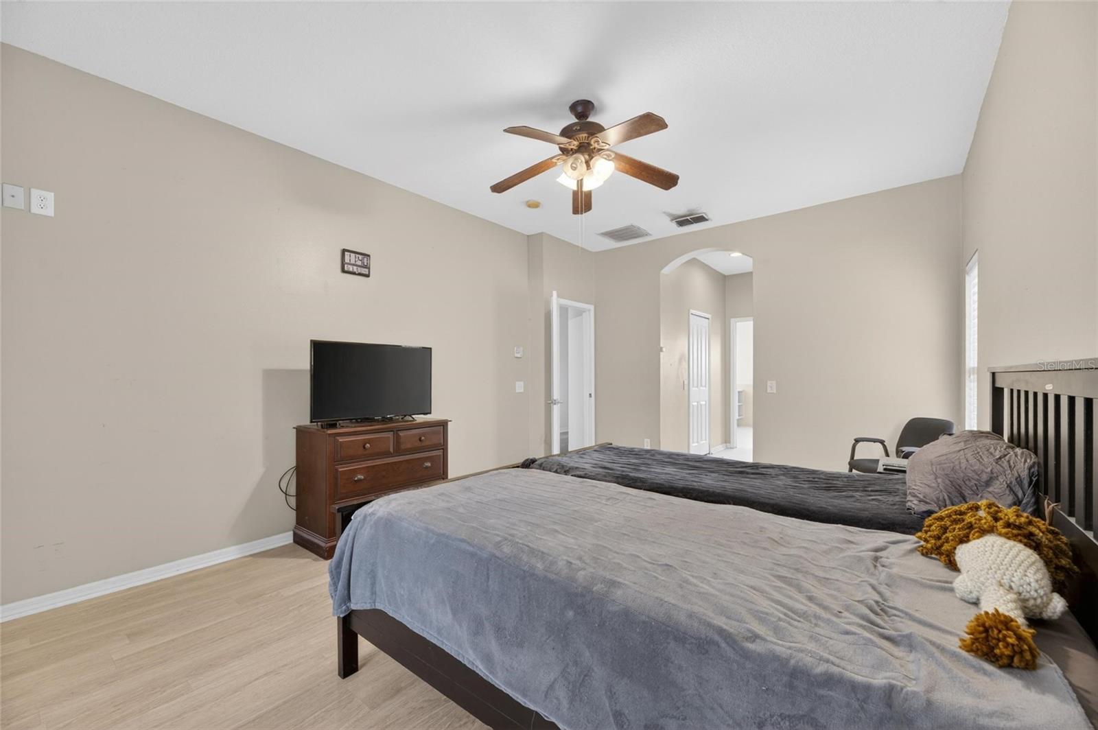 11901 NORTHUMBERLAND DR — photo 40