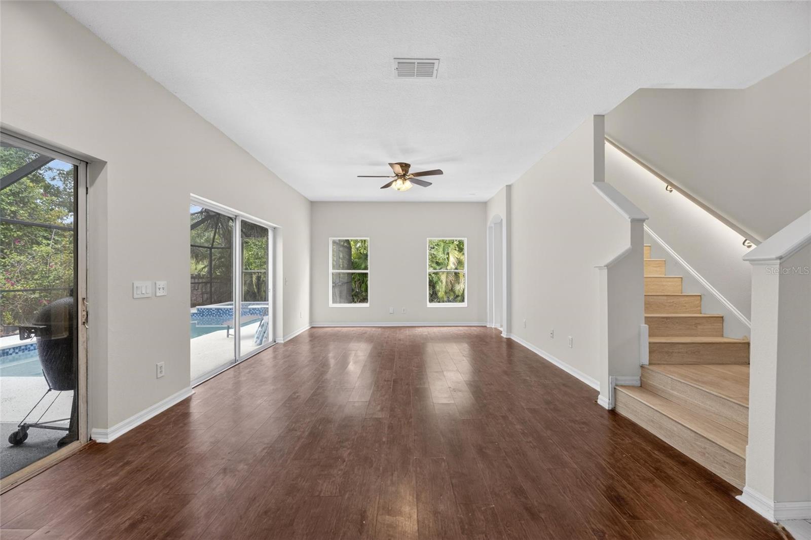 11901 NORTHUMBERLAND DR — photo 12