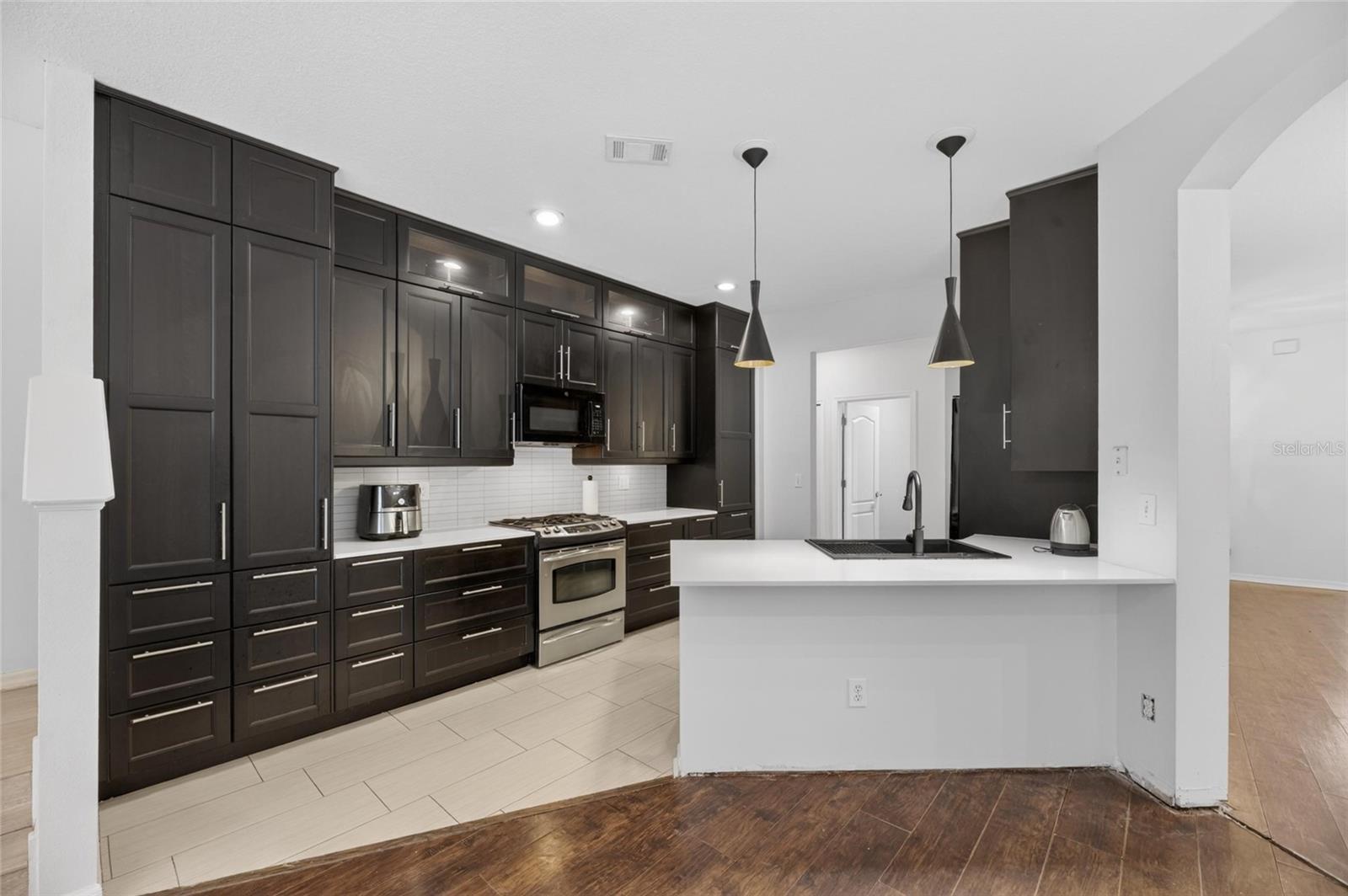 11901 NORTHUMBERLAND DR — photo 4