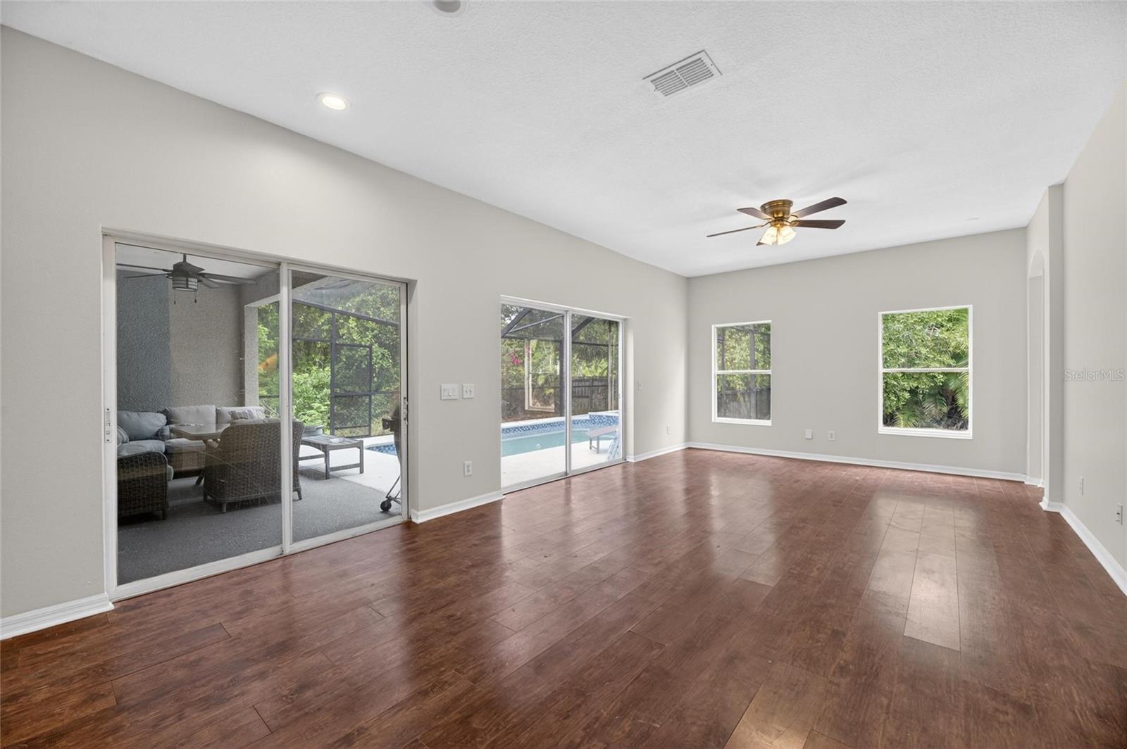 11901 NORTHUMBERLAND DR — photo 11