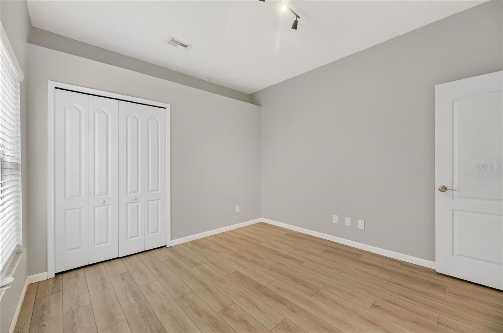 11901 NORTHUMBERLAND DR — photo 24