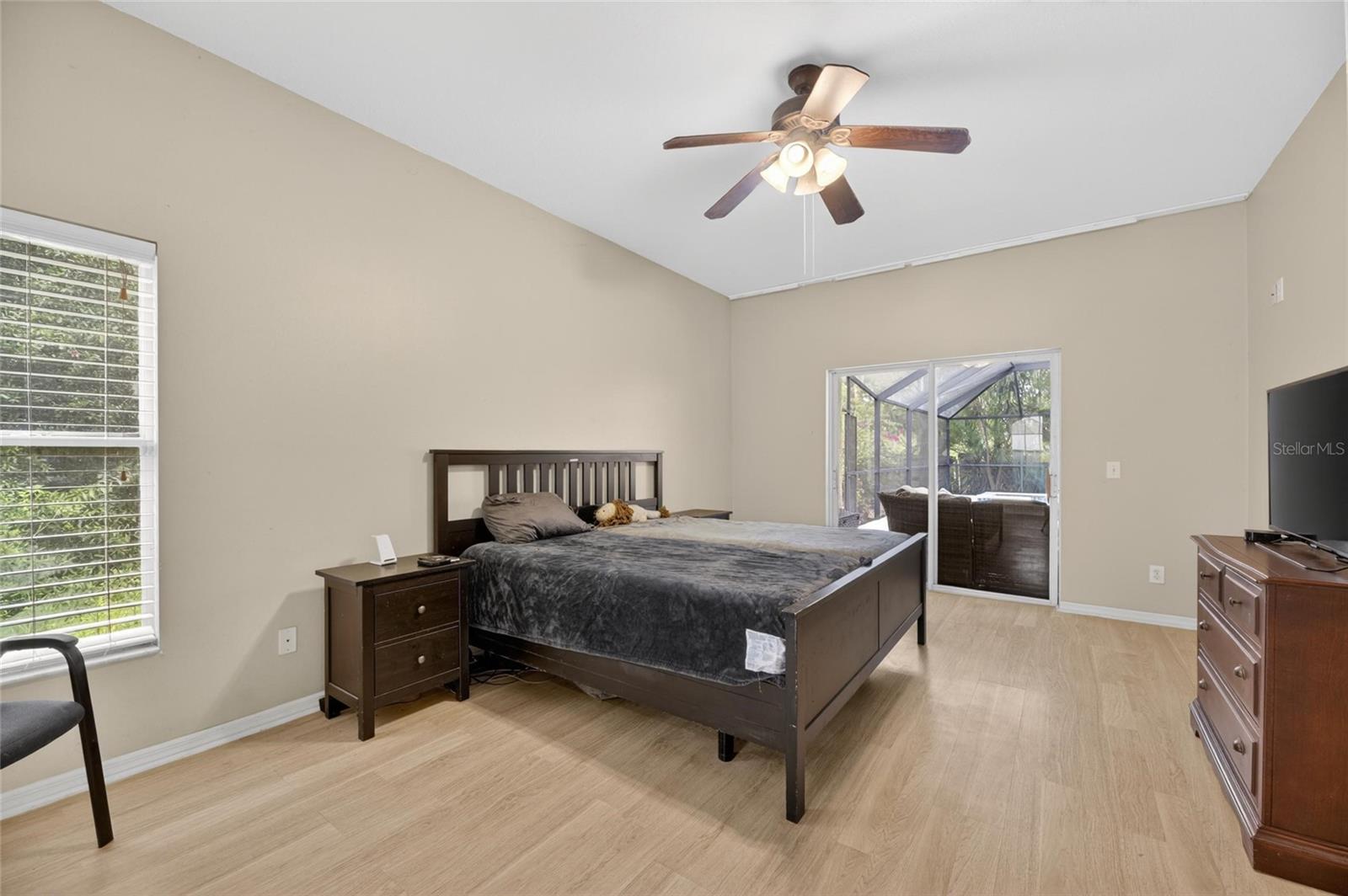 11901 NORTHUMBERLAND DR — photo 36