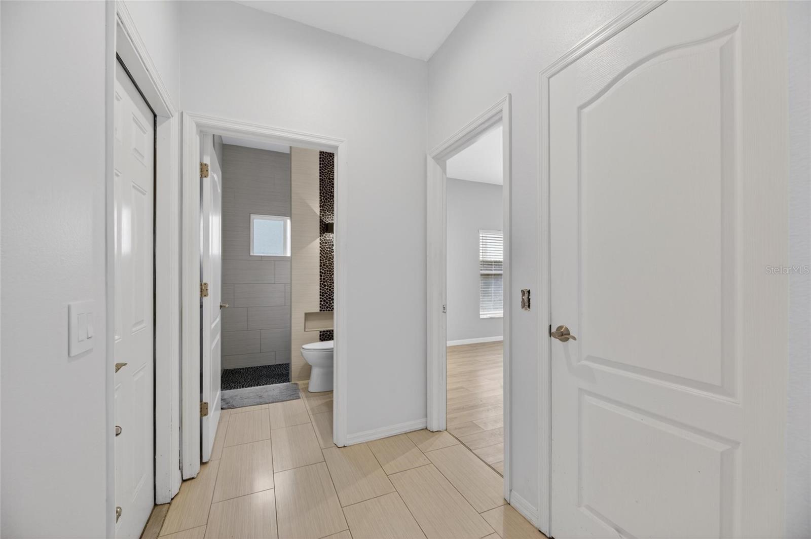 11901 NORTHUMBERLAND DR — photo 13