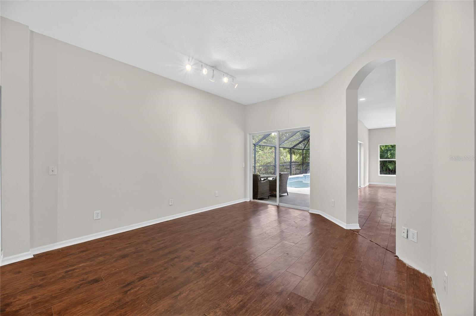 11901 NORTHUMBERLAND DR — photo 2