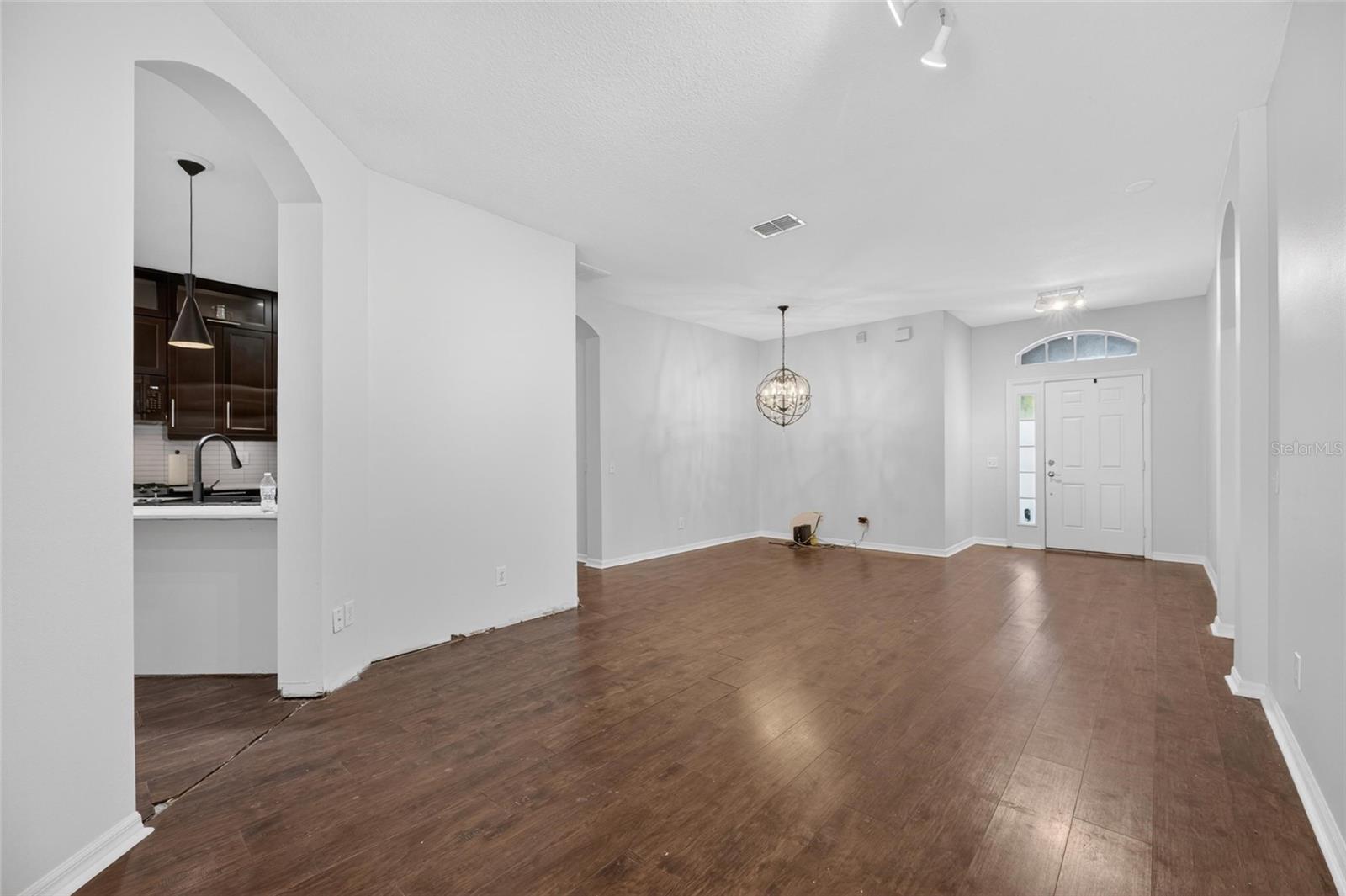 11901 NORTHUMBERLAND DR — photo 3