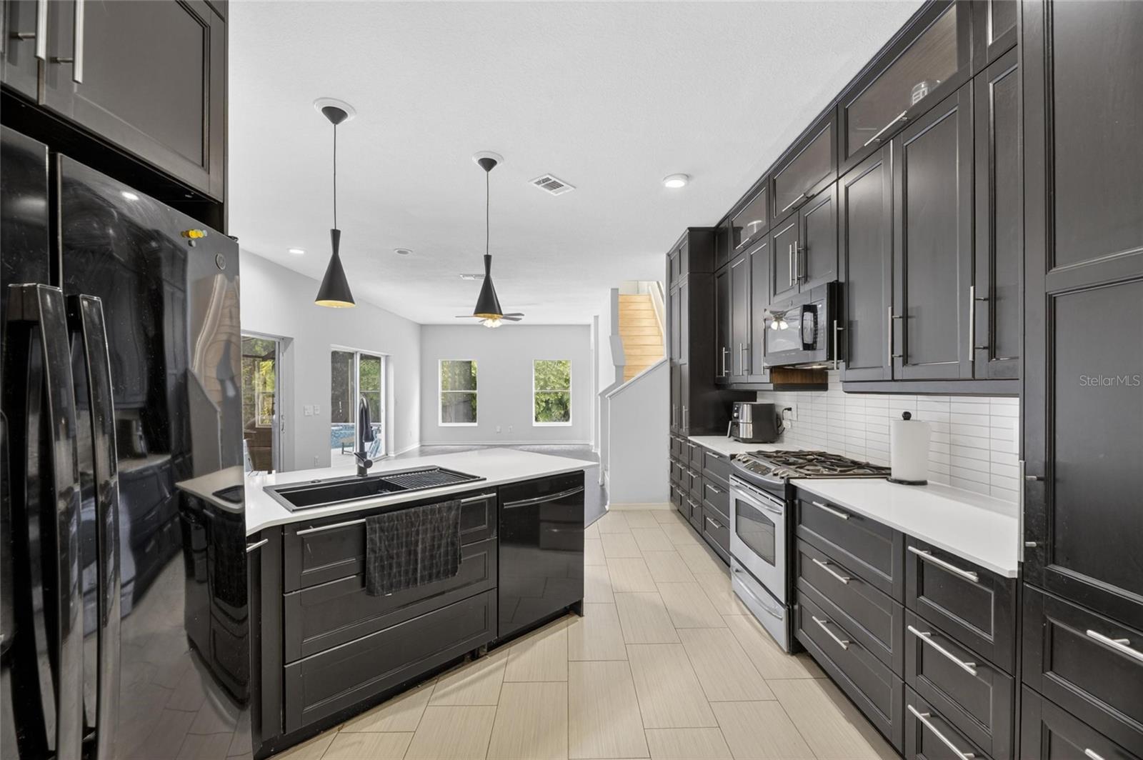 11901 NORTHUMBERLAND DR — photo 8