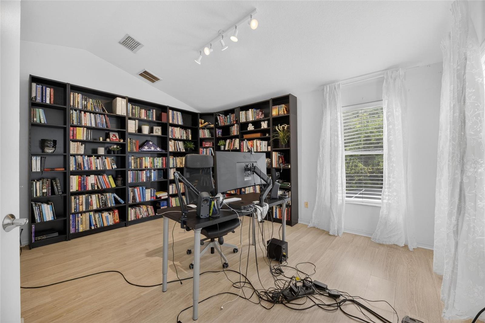 11901 NORTHUMBERLAND DR — photo 27