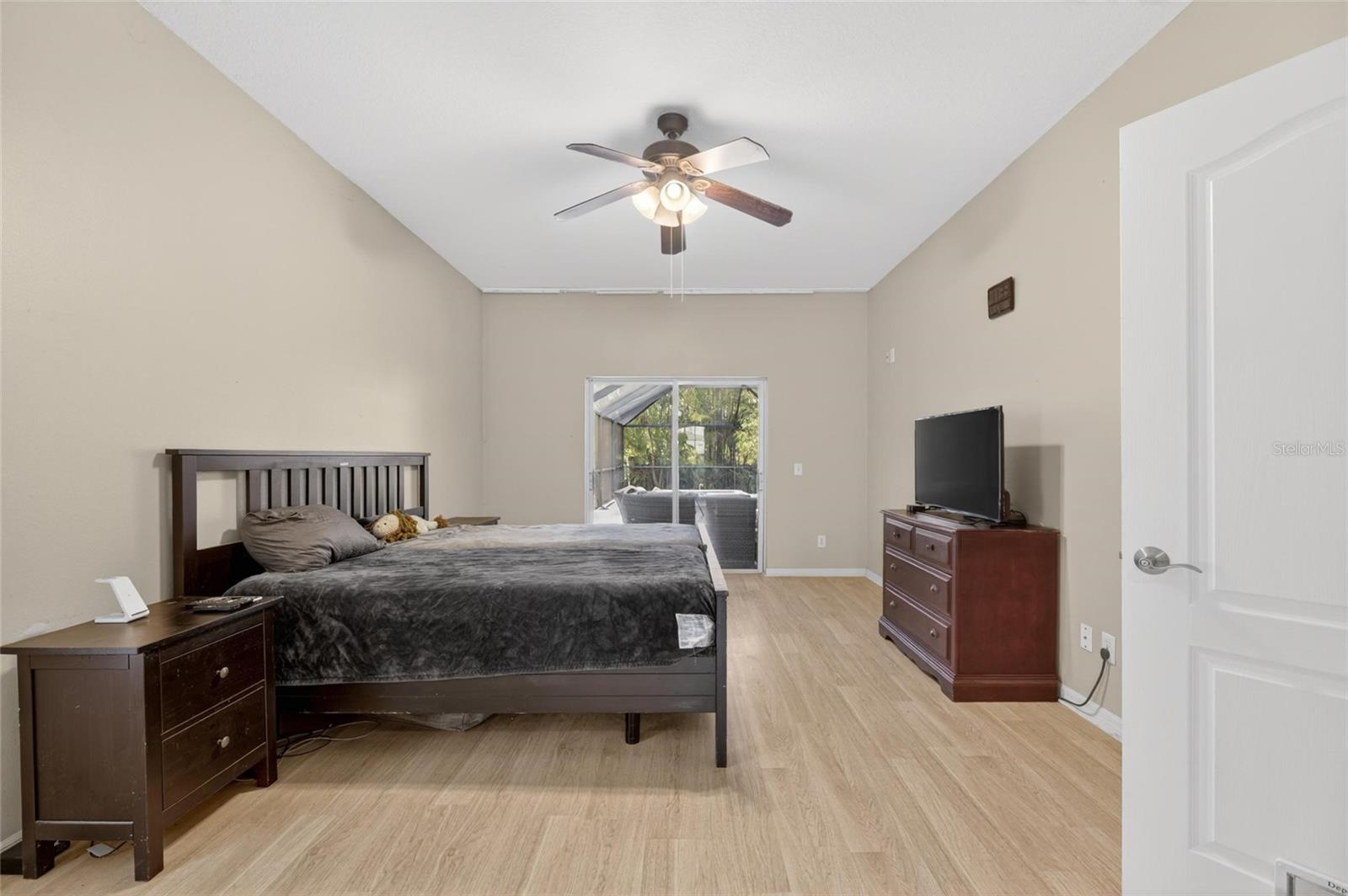 11901 NORTHUMBERLAND DR — photo 37