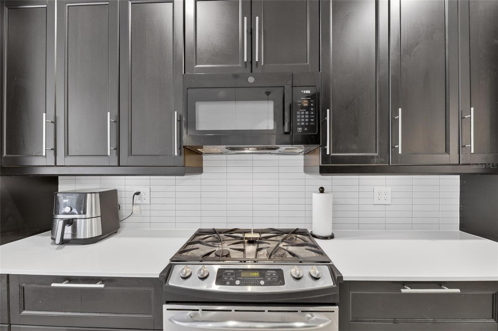 11901 NORTHUMBERLAND DR — photo 10