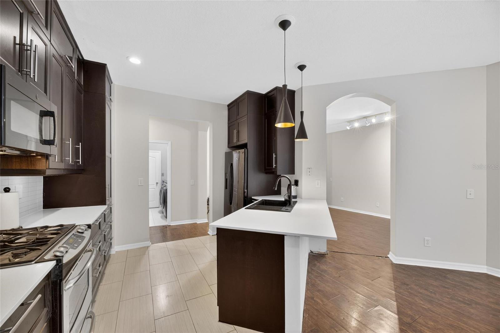 11901 NORTHUMBERLAND DR — photo 6