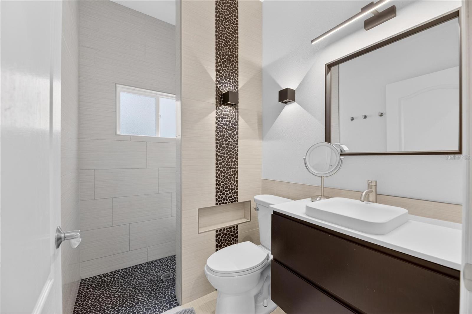 11901 NORTHUMBERLAND DR — photo 21