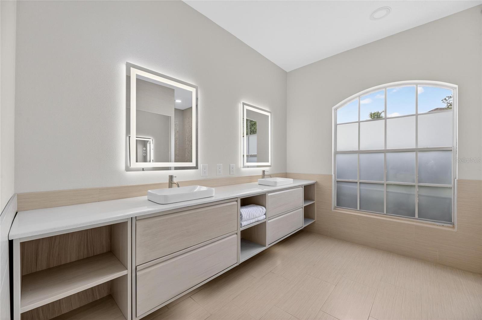 11901 NORTHUMBERLAND DR — photo 32