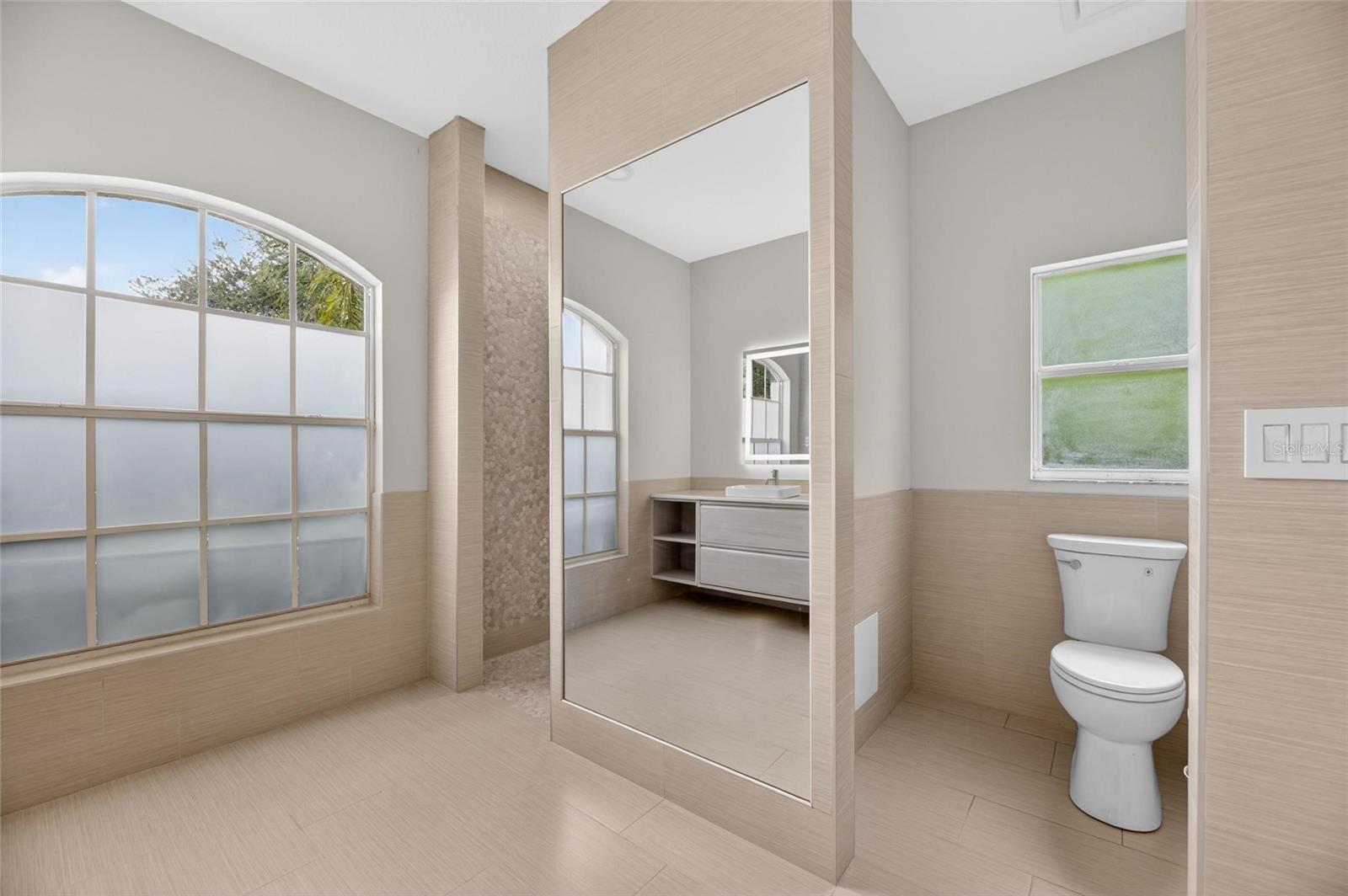 11901 NORTHUMBERLAND DR — photo 33