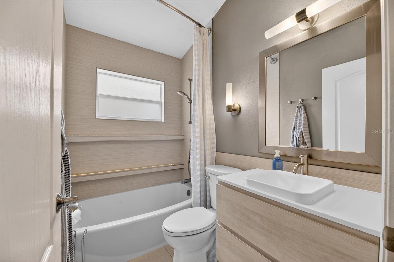 11901 NORTHUMBERLAND DR — photo 17
