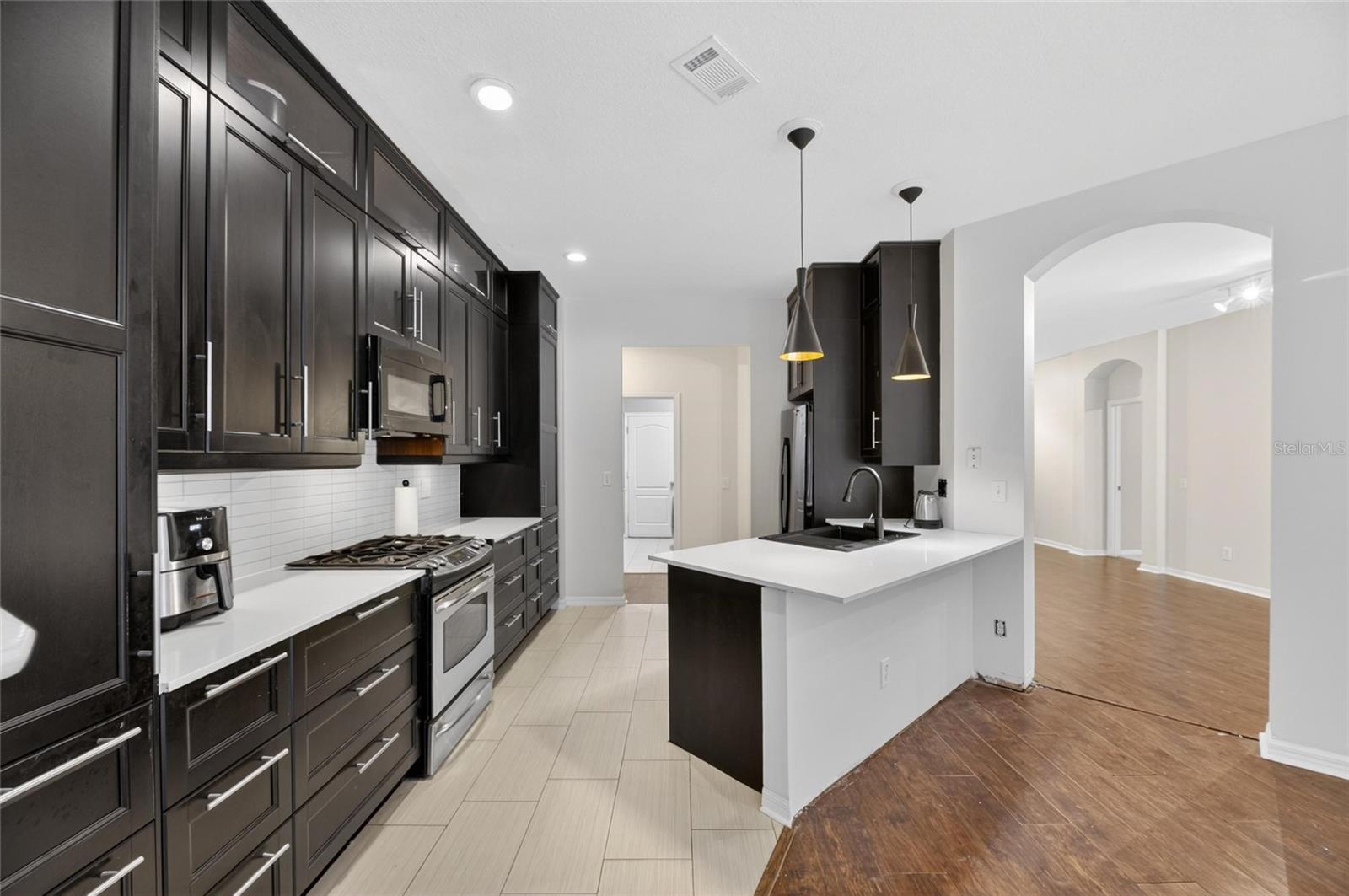 11901 NORTHUMBERLAND DR — photo 5