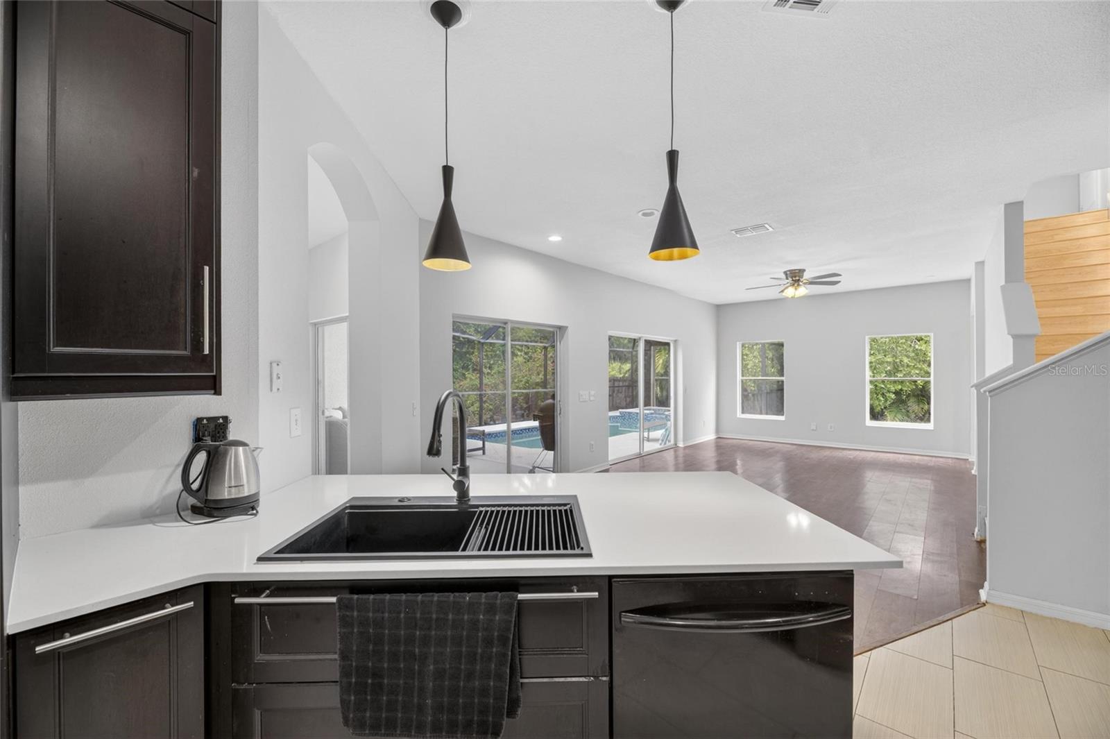 11901 NORTHUMBERLAND DR — photo 7