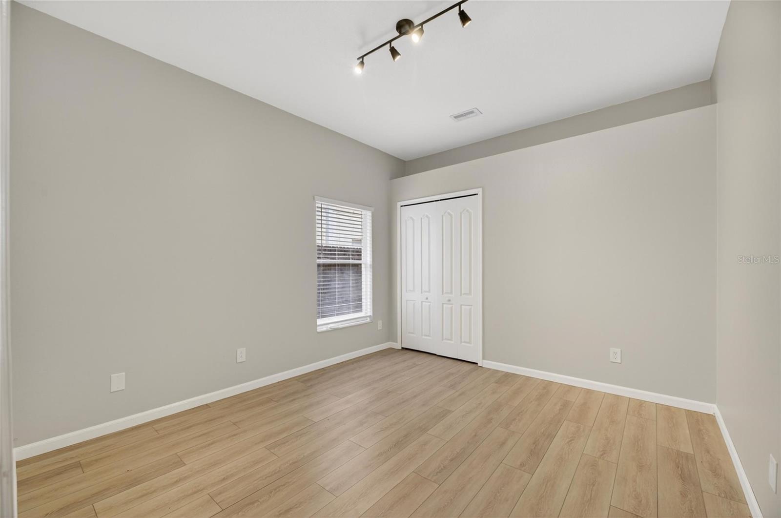 11901 NORTHUMBERLAND DR — photo 23